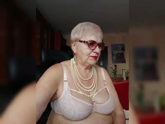 Live sex webcam photo for SweetCherry00 #291621660