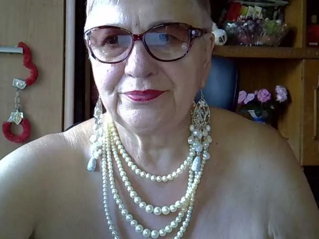 Live sex webcam photo for SweetCherry00 #291891782