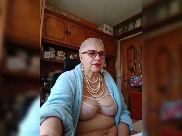 Live sex webcam photo for SweetCherry00 #292055499