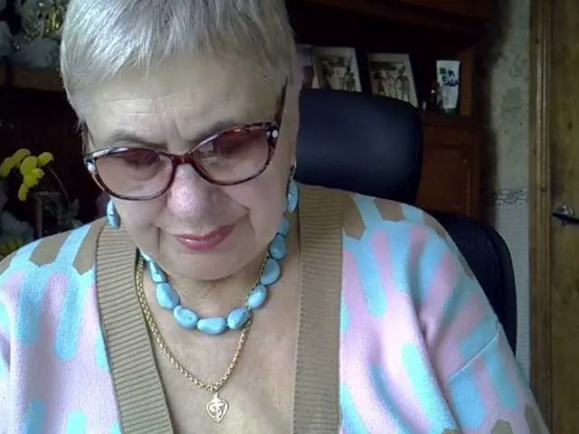 Live sex webcam photo for SweetCherry00 #292095916