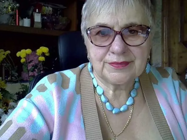 Live sex webcam photo for SweetCherry00 #292102355