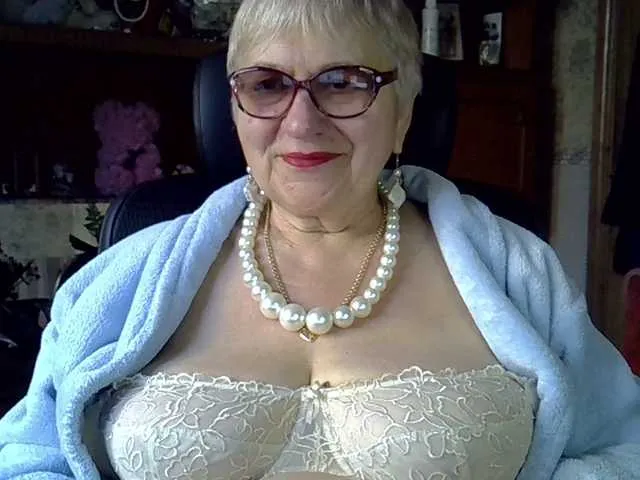 Live sex webcam photo for SweetCherry00 #292320366