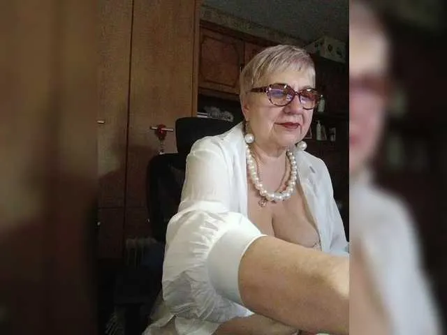 Live sex webcam photo for SweetCherry00 #292343084