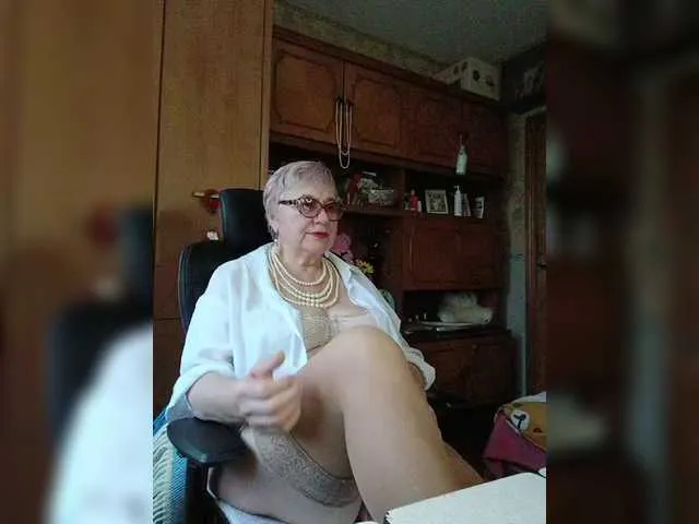 Live sex webcam photo for SweetCherry00 #292376844