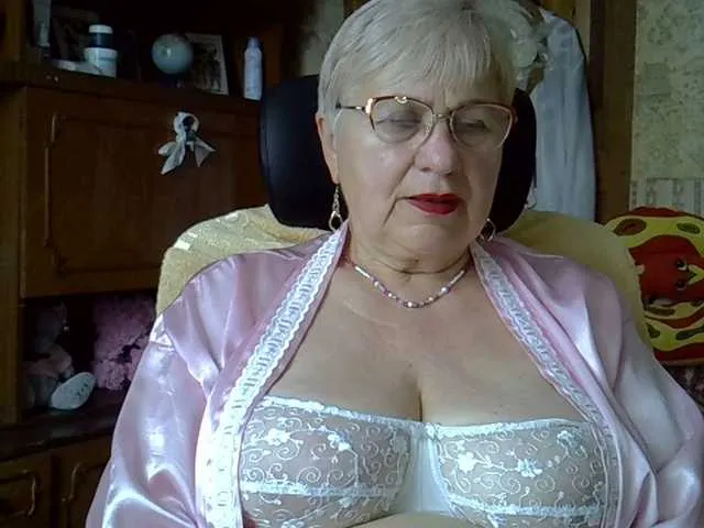 Live sex webcam photo for SweetCherry00 #293705152