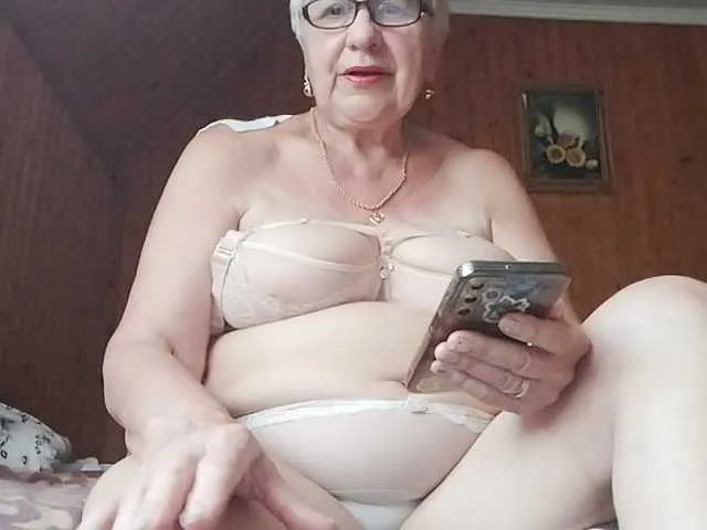 Live sex webcam photo for SweetCherry00 #293841738