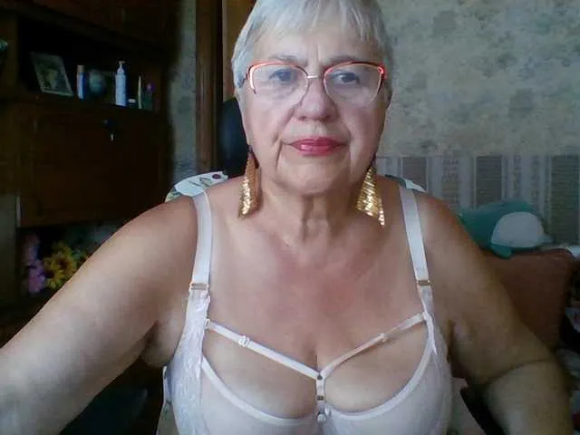 Live sex webcam photo for SweetCherry00 #294055291