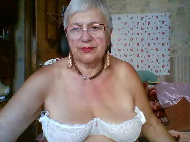 Live sex webcam photo for SweetCherry00 #294079237