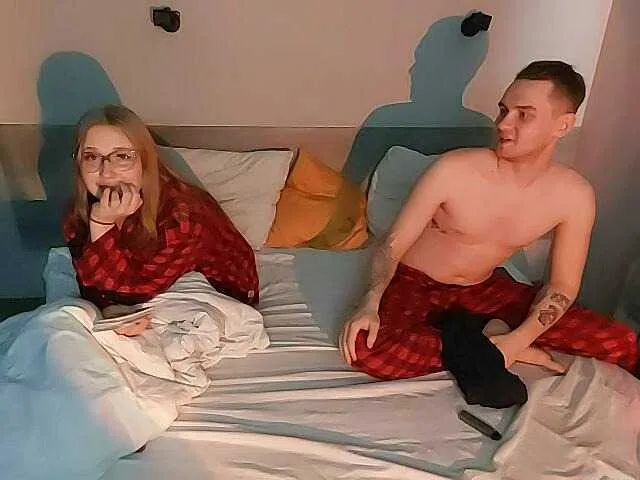 Live sex webcam photo for SweetCouple02-1 #277784219