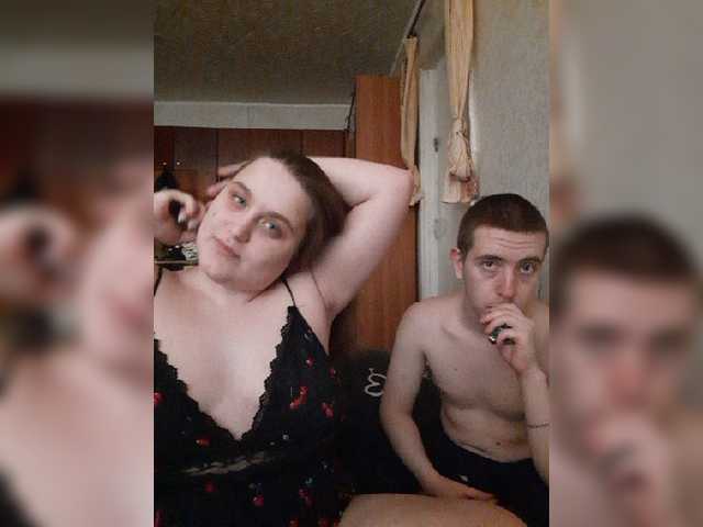 Live sex webcam photo for SweetCouple27 #272109471