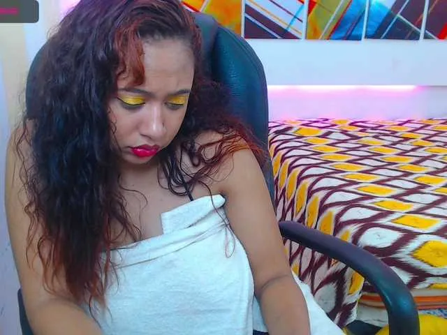 Live sex webcam photo for SweetCream18 #273109628