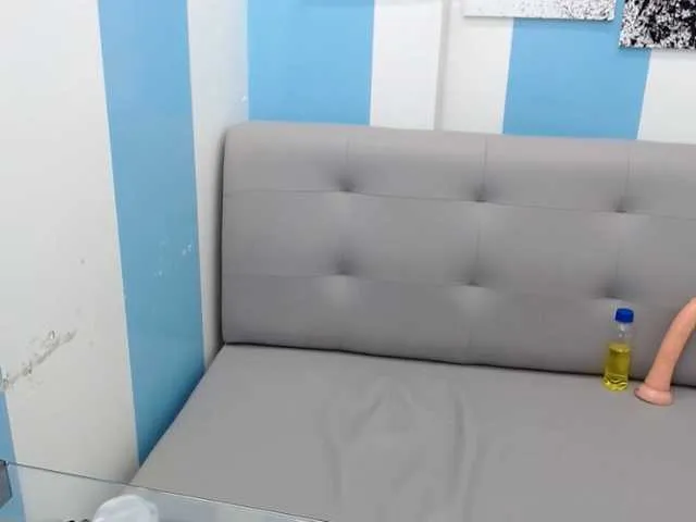 Live sex webcam photo for SweetCream18 #273141767