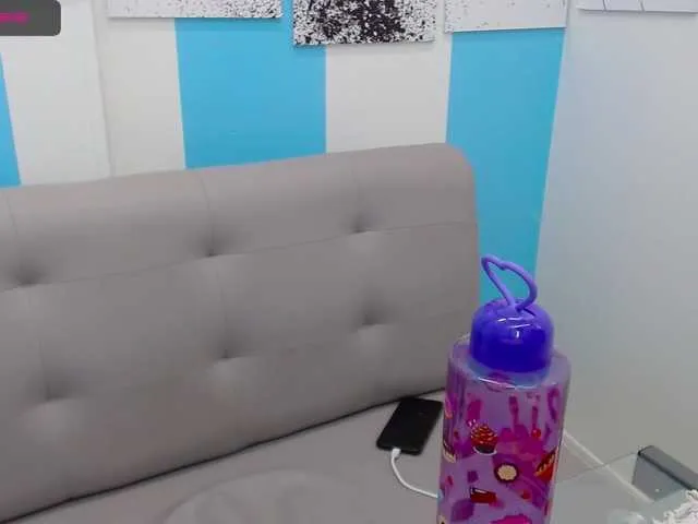 Live sex webcam photo for SweetCream18 #273413587