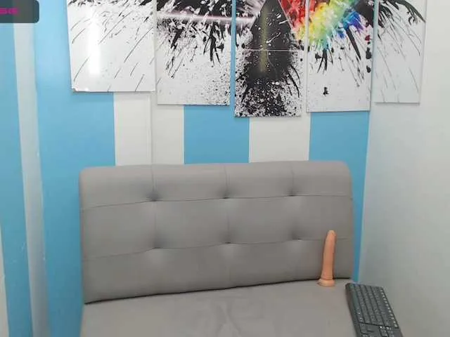 Live sex webcam photo for SweetCream18 #273455483