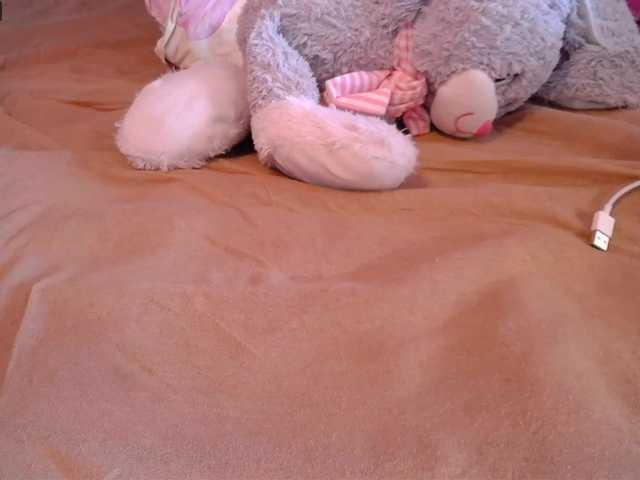 Live sex webcam photo for SweetFox #272156586