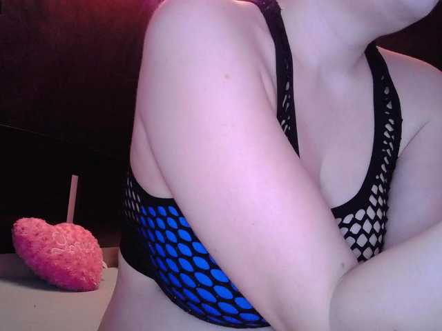 Live sex webcam photo for SweetFox #272343747