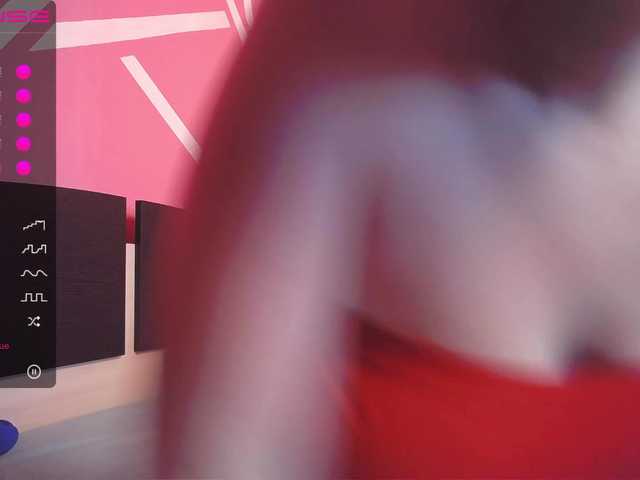 Live sex webcam photo for SweetFox #273874758