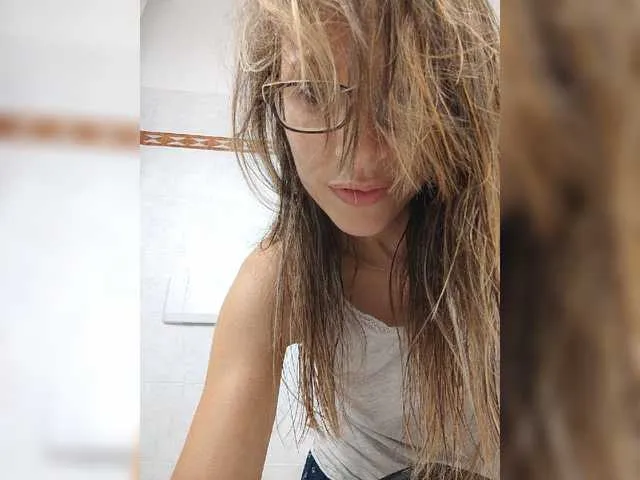 Live sex webcam photo for SweetGattina1 #274577267