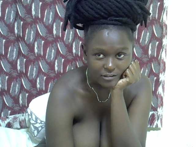 Live sex webcam photo for SweetHive #290178499