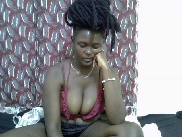 Live sex webcam photo for SweetHive #290185466