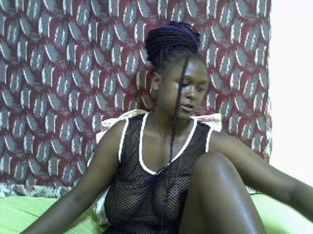 Live sex webcam photo for SweetHive #290276730