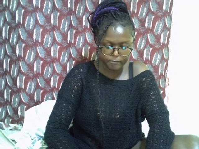 Live sex webcam photo for SweetHive #290389850