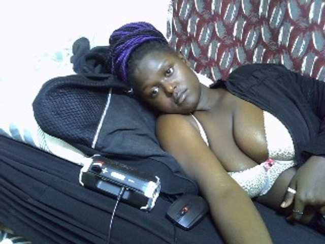 Live sex webcam photo for SweetHive #290418199