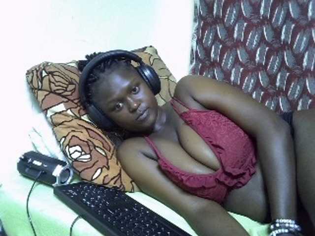 Live sex webcam photo for SweetHive #290476471