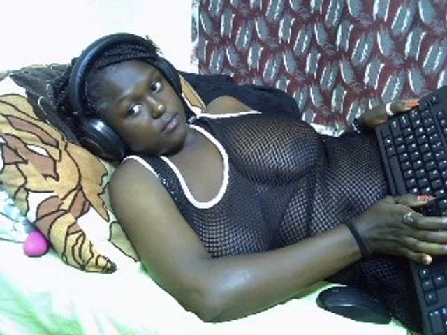 Live sex webcam photo for SweetHive #290488756