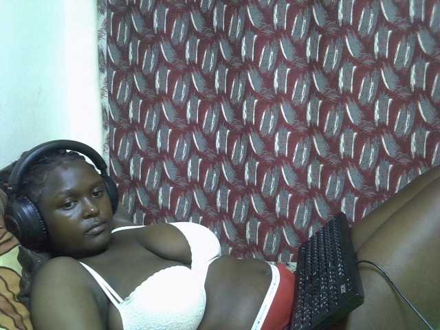 Live sex webcam photo for SweetHive #290549391