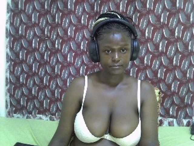 Live sex webcam photo for SweetHive #290634099