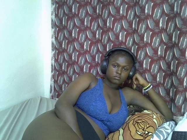 Live sex webcam photo for SweetHive #290658045