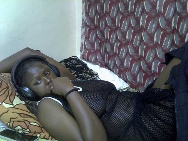 Live sex webcam photo for SweetHive #290674318