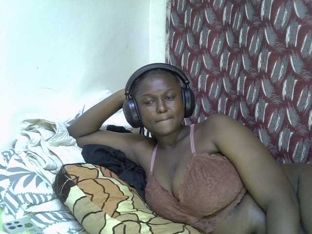 Live sex webcam photo for SweetHive #290679829