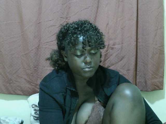 Live sex webcam photo for SweetHive #291435486