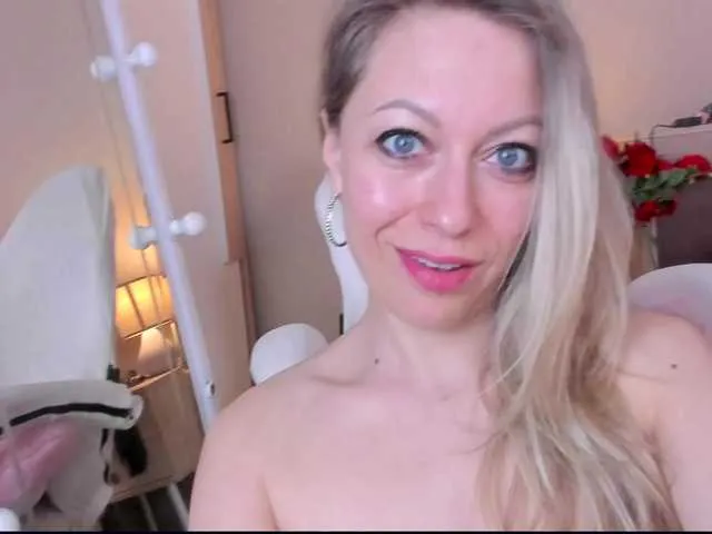 Live sex webcam photo for SweetLady697 #291284197