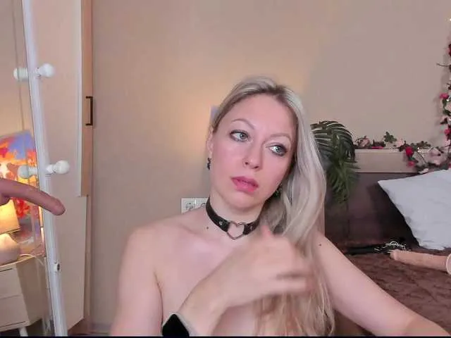 Live sex webcam photo for SweetLady697 #291547427