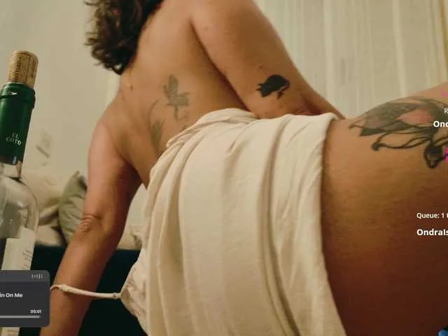 Live sex webcam photo for SweetLilLulu #293689631