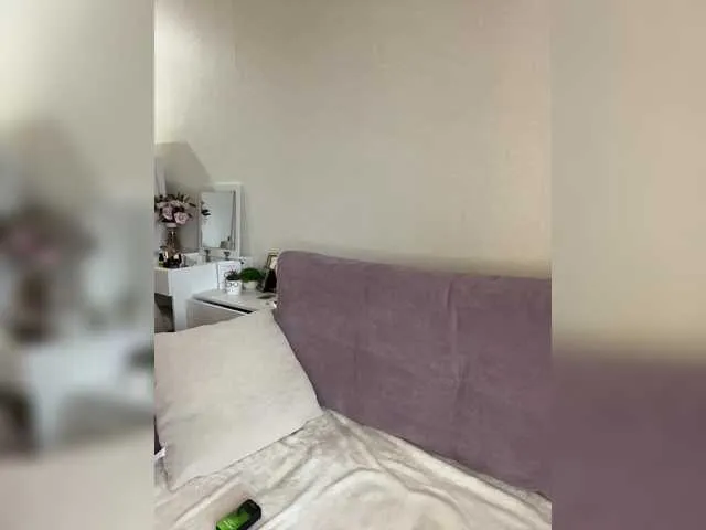 Live sex webcam photo for SweetLolllli #289300847