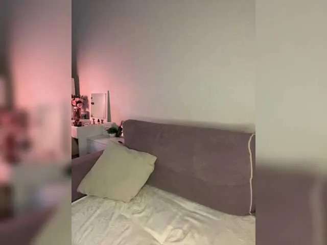 Live sex webcam photo for SweetLolllli #289823854