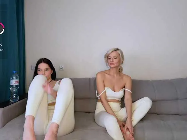 Live sex webcam photo for SweetLolllli #290691069
