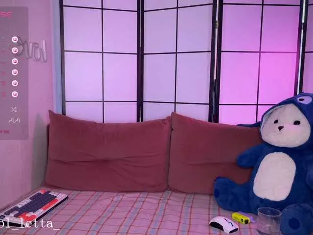 Live sex webcam photo for SweetLolllli #291131892