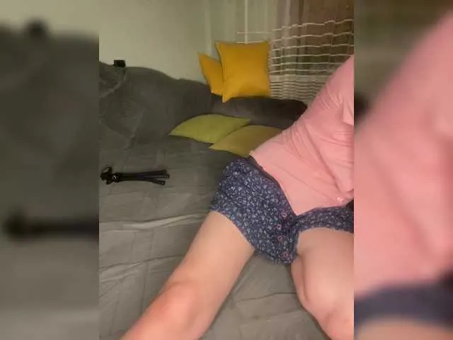 Live sex webcam photo for SweetLoveKiss #291611105