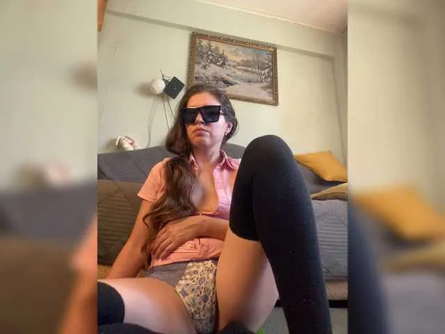 Live sex webcam photo for SweetLoveKiss #294106479