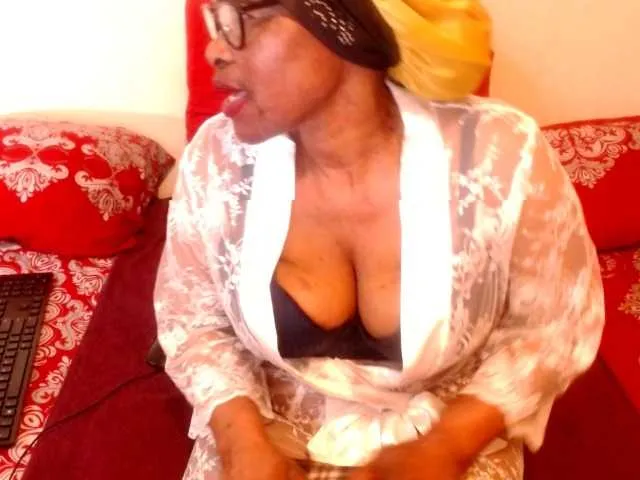 Live sex webcam photo for SweetMellow #275479443