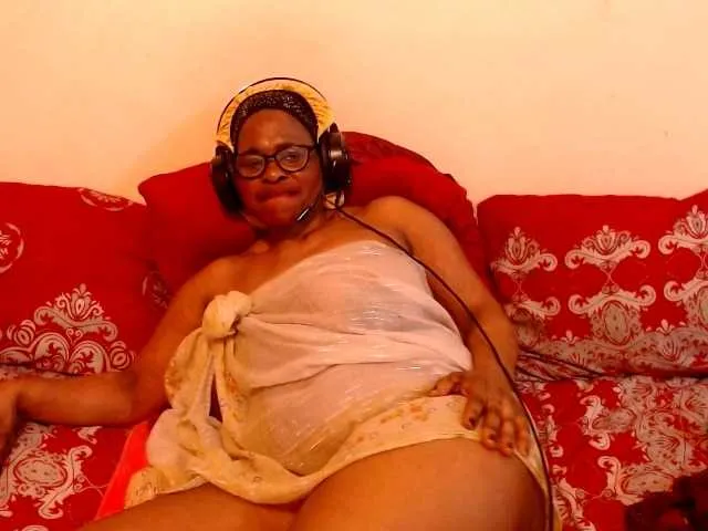 Live sex webcam photo for SweetMellow #275609643