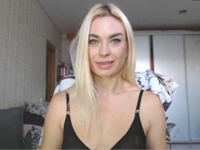 Live sex webcam photo for SweetNeffie #290426562