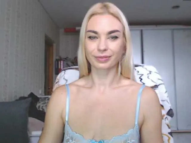 Live sex webcam photo for SweetNeffie #290499714