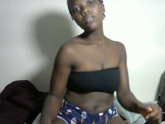 Live sex webcam photo for SweetPetite #278199226