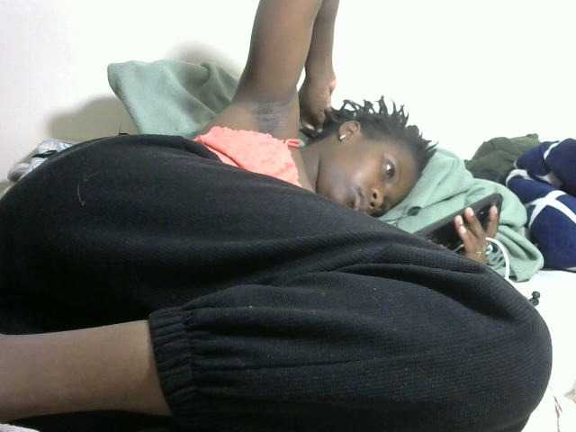 Live sex webcam photo for SweetPetite #278272793